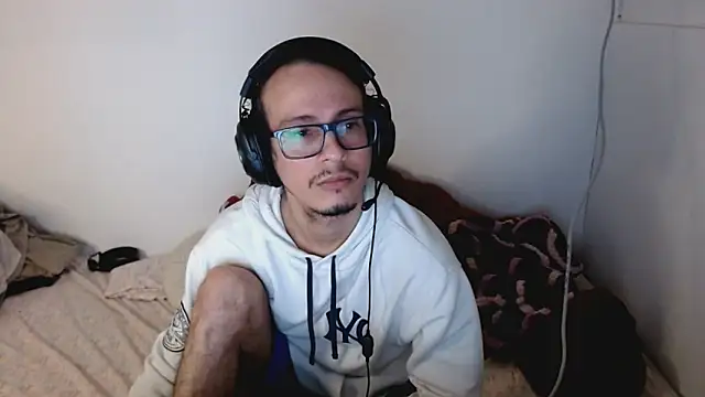 Snapshot of cholitohermoso chatting on 09/26/25, 03:38 cholitohermoso online show from 09/26/25, 03:38