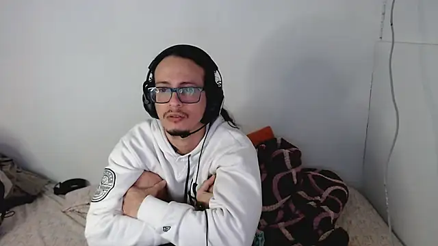 Snapshot of cholitohermoso chatting on 09/27/25, 03:39 cholitohermoso online show from 09/27/25, 03:39