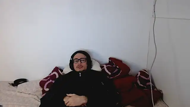 Snapshot of cholitohermoso chatting on 09/30/25, 03:17 cholitohermoso online show from 09/30/25, 03:17