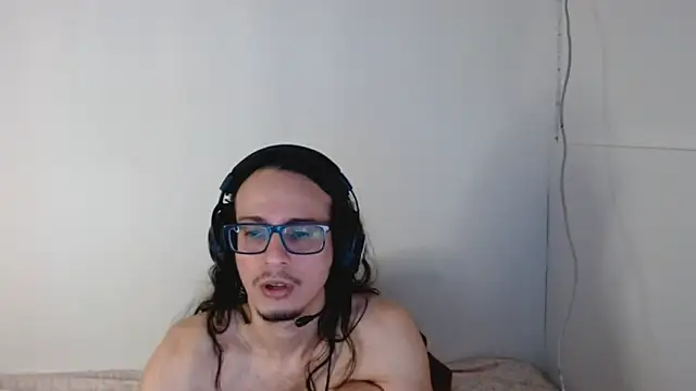 Snapshot of cholitohermoso chatting on 10/24/25, 02:57 cholitohermoso online show from 10/24/25, 02:57