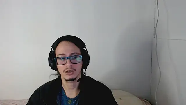 Snapshot of cholitohermoso chatting on 10/27/25, 03:27 cholitohermoso online show from 10/27/25, 03:27