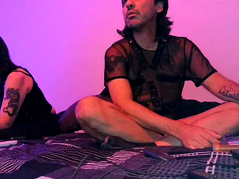 Snapshot of Iscariot19 chatting on 10/31/25, 07:09 Iscariot19 online show from 10/31/25, 07:09