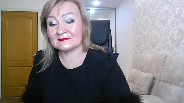 Snapshot of Victoria_secrets_ chatting on 10/13/25, 02:17 Victoria secrets online show from 10/13/25, 02:17