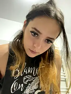 Snapshot of Pussy4564N chatting on 09/29/25, 12:43 Pussy4564N online show from 09/29/25, 12:43