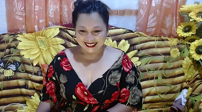 Snapshot of UrSweetClassyPinay chatting on 12/23/24, 10:42 UrSweetClassyPinay online show from 12/23/24, 10:42