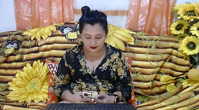 Snapshot of UrSweetClassyPinay chatting on 02/11/25, 07:12 UrSweetClassyPinay online show from 02/11/25, 07:12