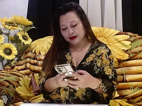 Snapshot of UrSweetClassyPinay chatting on 05/18/26, 08:03 UrSweetClassyPinay online show from 05/18/26, 08:03