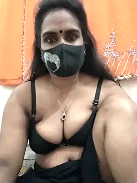 Snapshot of Mitila-3232 chatting on 02/16/25, 12:32 Mitila-3232 online show from 02/16/25, 12:32