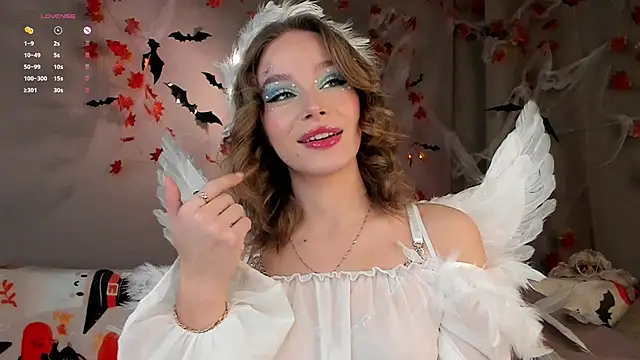 TaiteBayles online show from 10/31/25, 01:28