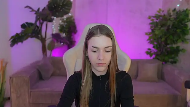 Snapshot of Layla_Sweet_ chatting on 03/17/25, 03:29 Layla Sweet online show from 03/17/25, 03:29