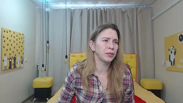 Snapshot of TessaDaybreak chatting on 02/18/26, 07:48 TessaDaybreak online show from 02/18/26, 07:48