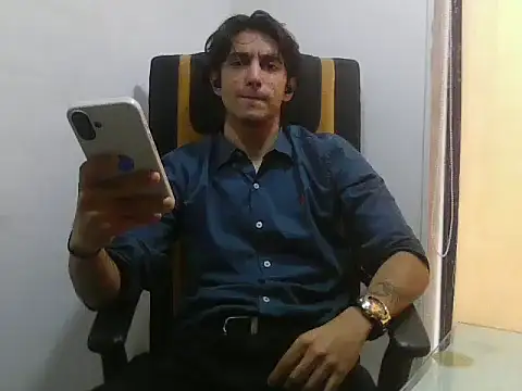 Snapshot of degenluv chatting on 06/17/26, 08:39 degenluv online show from 06/17/26, 08:39