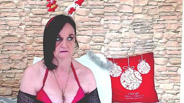 Snapshot of LuciousGrace chatting on 12/23/25, 05:38 LuciousGrace online show from 12/23/25, 05:38