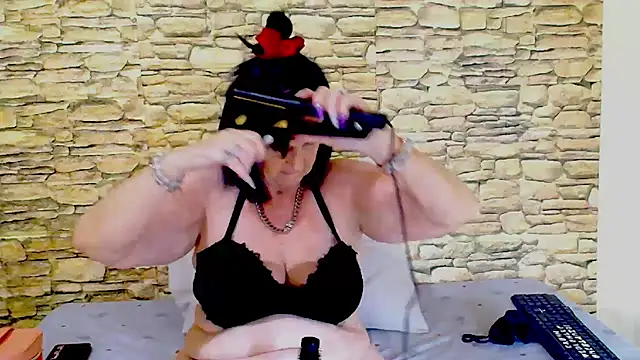 Snapshot of LuciousGrace chatting on 01/15/26, 05:38 LuciousGrace online show from 01/15/26, 05:38