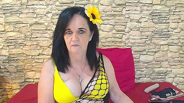 Snapshot of LuciousGrace chatting on 06/12/26, 05:39 LuciousGrace online show from 06/12/26, 05:39