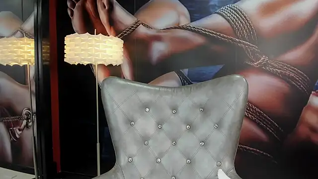 miss  daphne online show from 03/19/25, 02:37