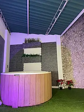 MelanieHillss online show from 12/14/25, 04:51