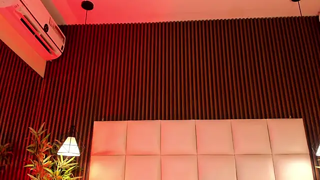 MelanieHillss online show from 06/12/26, 04:11