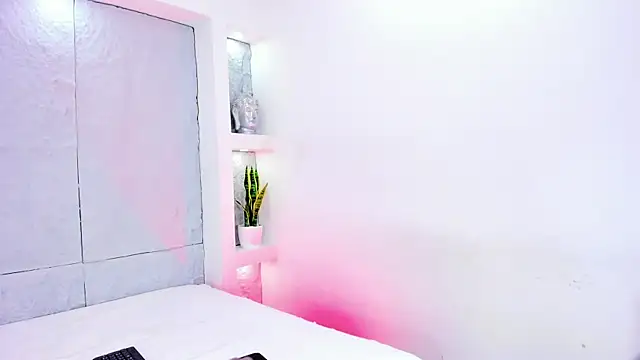 MiaMistrex online show from 10/30/25, 04:14