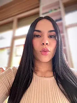 Snapshot of Naatalia chatting on 10/16/25, 05:03 Naatalia online show from 10/16/25, 05:03