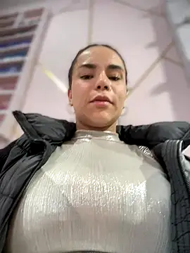 Snapshot of Naatalia chatting on 10/20/25, 10:10 Naatalia online show from 10/20/25, 10:10