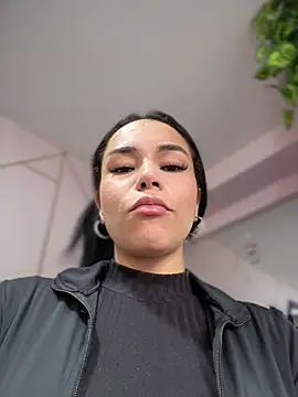 Snapshot of Naatalia chatting on 11/27/25, 05:48 Naatalia online show from 11/27/25, 05:48