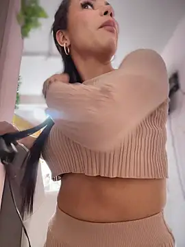 Snapshot of Naatalia chatting on 11/28/25, 06:21 Naatalia online show from 11/28/25, 06:21