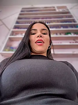 Snapshot of Naatalia chatting on 12/16/25, 05:07 Naatalia online show from 12/16/25, 05:07