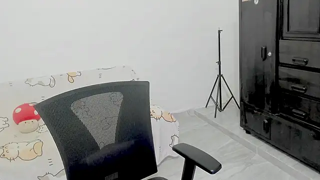 Snapshot of Naoko_7w7 chatting on 11/22/25, 01:48 Naoko 7w7 online show from 11/22/25, 01:48