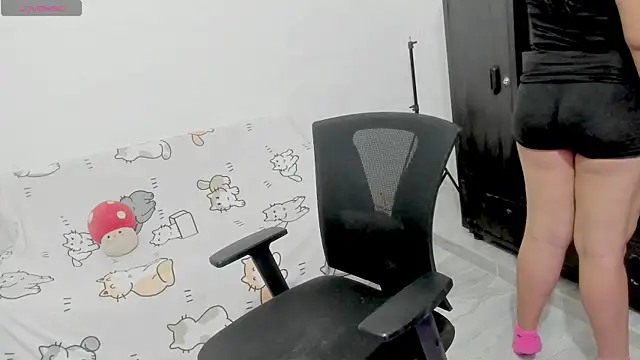 Snapshot of Naoko_7w7 chatting on 11/25/25, 10:54 Naoko 7w7 online show from 11/25/25, 10:54