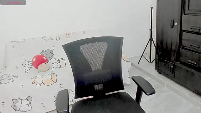 Snapshot of Naoko_7w7 chatting on 11/26/25, 10:33 Naoko 7w7 online show from 11/26/25, 10:33