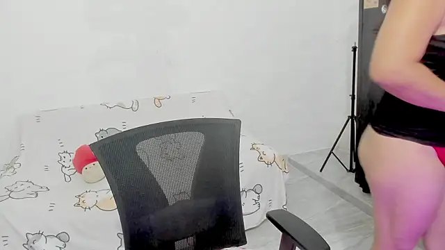 Snapshot of Naoko_7w7 chatting on 12/02/25, 12:05 Naoko 7w7 online show from 12/02/25, 12:05