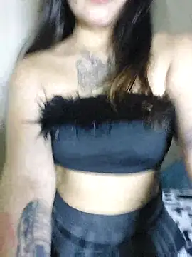 Snapshot of lmlz2 chatting on 12/21/25, 05:25 lmlz2 online show from 12/21/25, 05:25