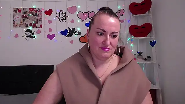 Snapshot of DianaMGG chatting on 03/02/25, 12:22 DianaMGG online show from 03/02/25, 12:22