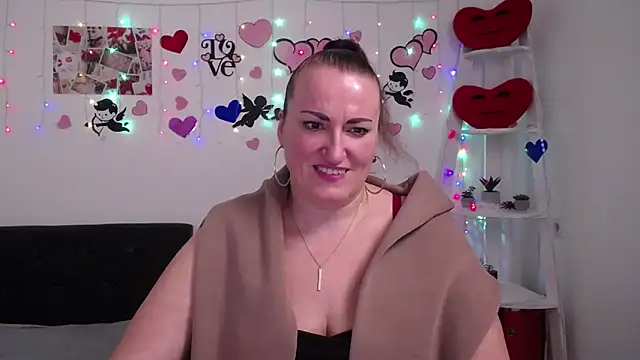 Snapshot of DianaMGG chatting on 03/02/25, 03:27 DianaMGG online show from 03/02/25, 03:27