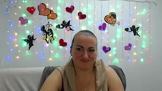 Snapshot of DianaMGG chatting on 03/05/25, 12:55 DianaMGG online show from 03/05/25, 12:55