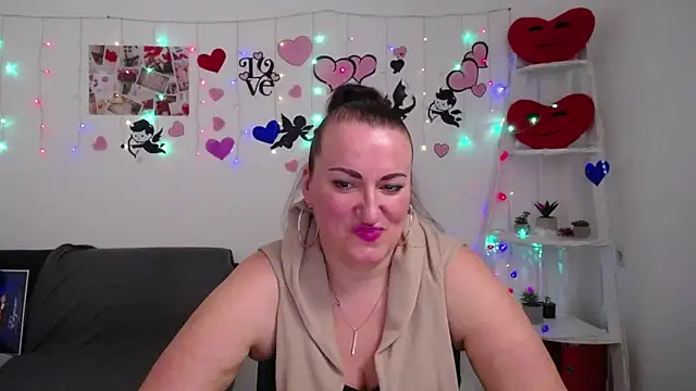 Snapshot of DianaMGG chatting on 03/06/25, 12:41 DianaMGG online show from 03/06/25, 12:41