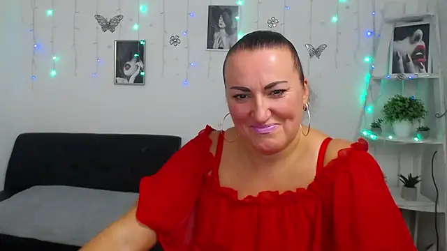 Snapshot of DianaMGG chatting on 10/01/25, 05:57 DianaMGG online show from 10/01/25, 05:57