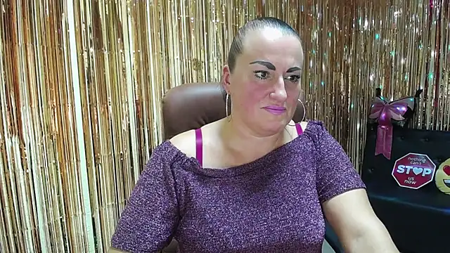 Snapshot of DianaMGG chatting on 10/07/25, 06:38 DianaMGG online show from 10/07/25, 06:38