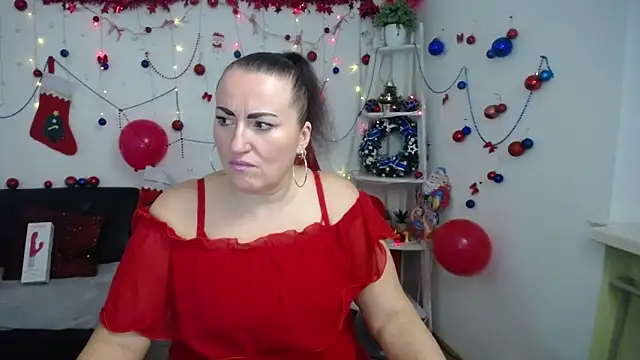 Snapshot of DianaMGG chatting on 12/17/25, 06:25 DianaMGG online show from 12/17/25, 06:25