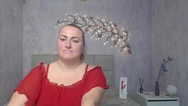 Snapshot of DianaMGG chatting on 02/17/26, 07:27 DianaMGG online show from 02/17/26, 07:27