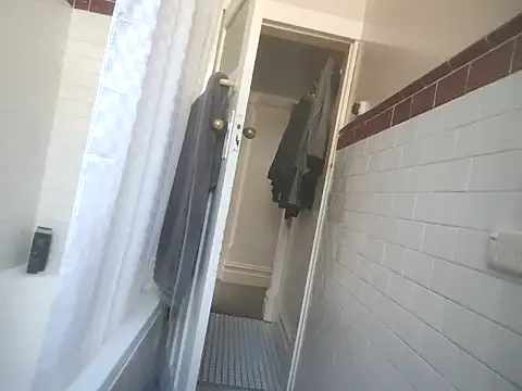 Snapshot of MystiqueRider chatting on 10/10/25, 10:42 MystiqueRider online show from 10/10/25, 10:42