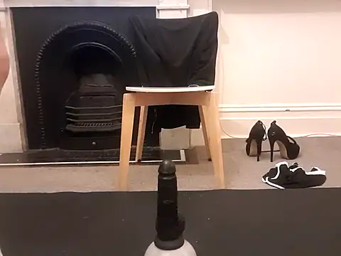 Snapshot of MystiqueRider chatting on 10/17/25, 02:52 MystiqueRider online show from 10/17/25, 02:52