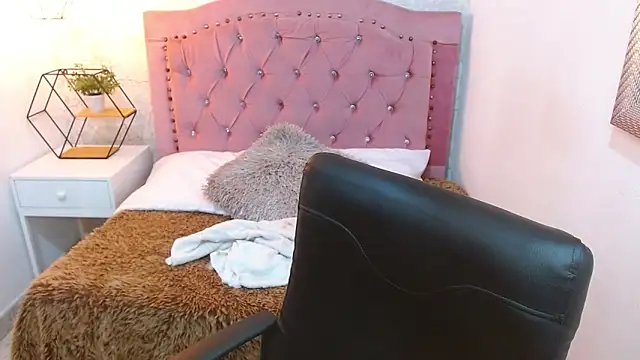 camilah tk online show from 11/05/25, 07:36