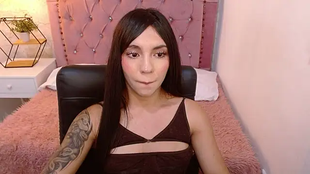 Snapshot of camilah_tk chatting on 12/21/25, 07:43 camilah tk online show from 12/21/25, 07:43