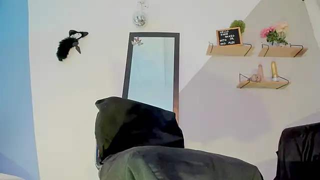 Snapshot of Aria_fitness chatting on 11/25/25, 01:11 Aria fitness online show from 11/25/25, 01:11