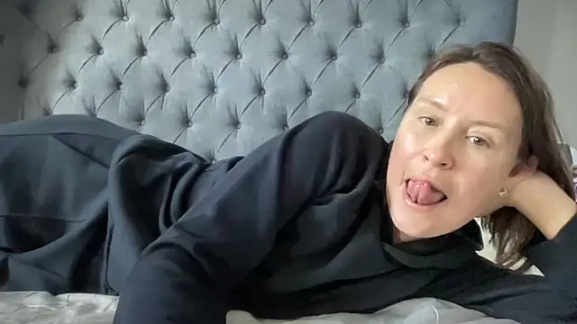 eatmypie69 online show from 09/30/25, 09:25