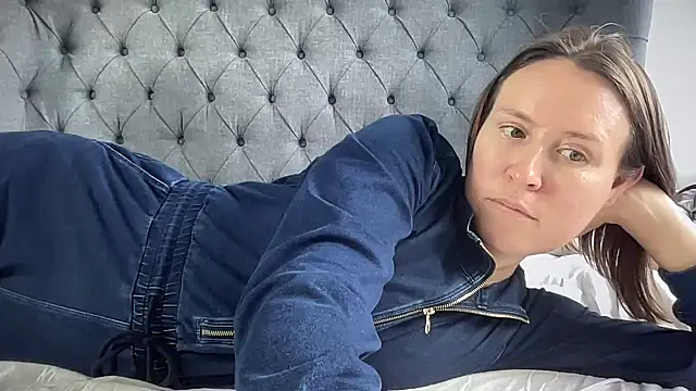 Snapshot of eatmypie69 chatting on 11/12/25, 10:48 eatmypie69 online show from 11/12/25, 10:48