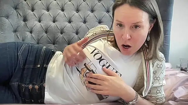 Snapshot of eatmypie69 chatting on 12/04/25, 10:02 eatmypie69 online show from 12/04/25, 10:02