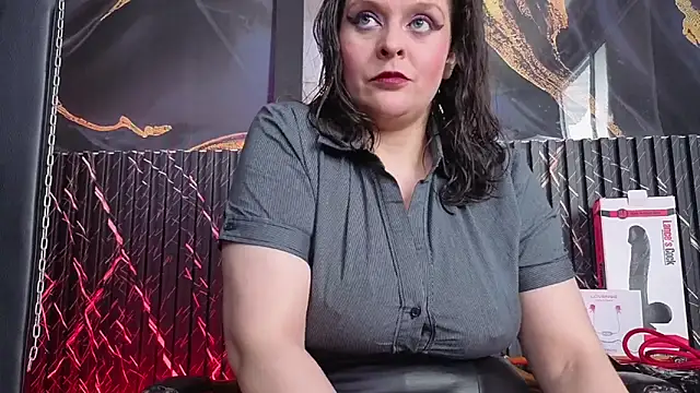 AmandaKovich online show from 11/18/25, 07:18